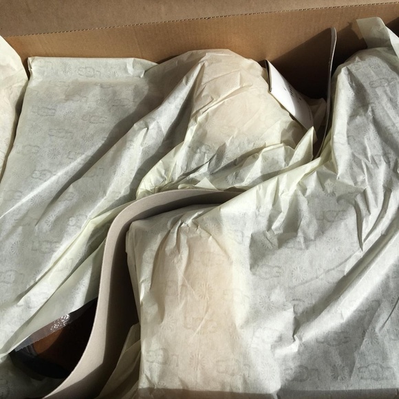 UGG Women's Adirondack II Waterproof Lace Up Boots - Picture 5 of 7